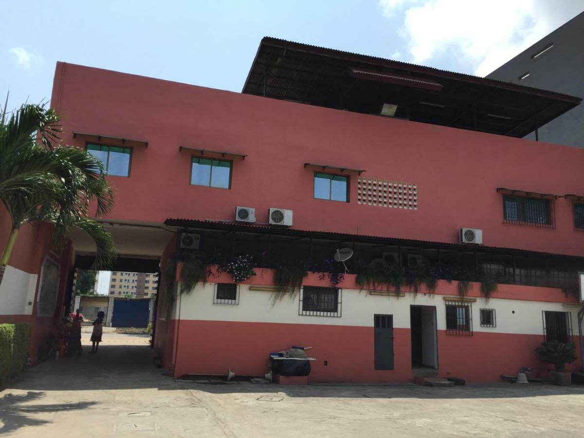 Petit Motel Beijing Abidjan Esterno foto