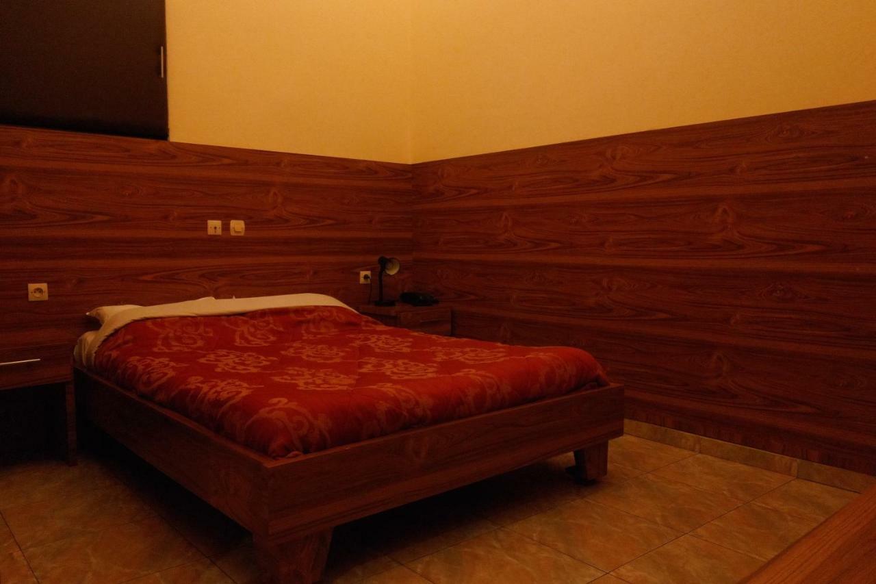 Petit Motel Beijing Abidjan Esterno foto